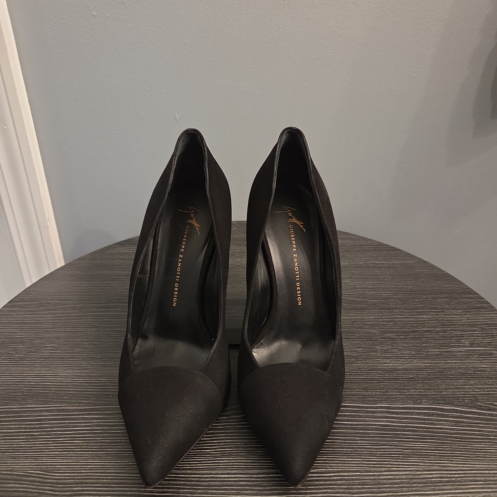 Sophisticated Black Pointed Heels